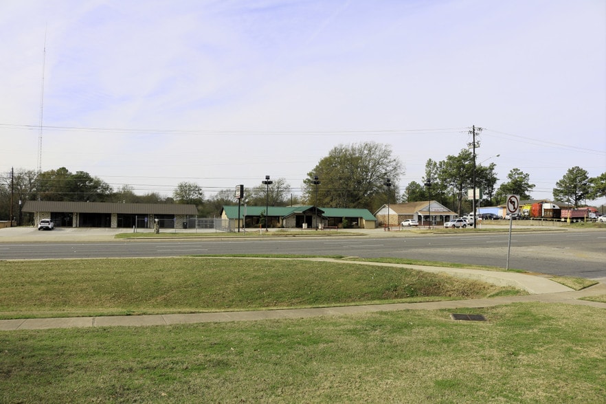 More Photos Of 1624 N Northwest Loop 323, Tyler Freestanding For Sale