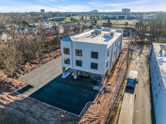 More Photos Of 374 Green St, Woodbridge Coworking Space