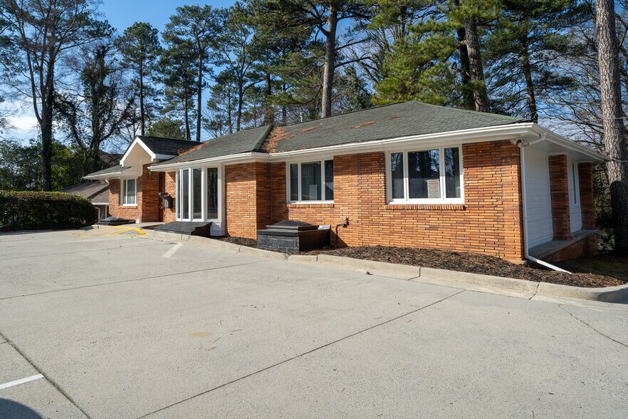 More Photos Of 3136 Clairmont Rd NE, Brookhaven Medical For Sale