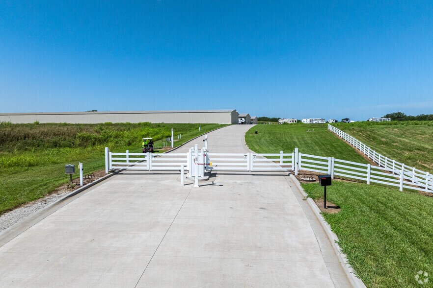 More Photos Of 14600 N US Highway 169, Smithville Self Storage For Lease