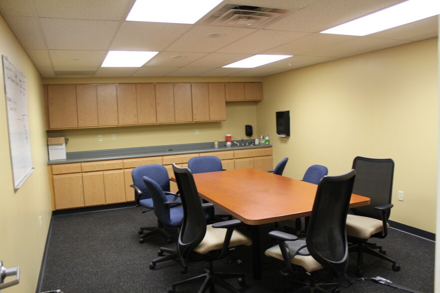 More Photos Of 8001 N University St, Peoria Office For Sale