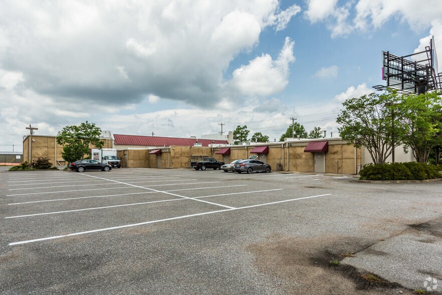 More Photos Of 575 W Poplar Ave, Collierville Unknown For Lease