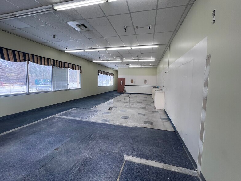 More Photos Of 1728 N Rolling Rd, Baltimore Unknown For Lease