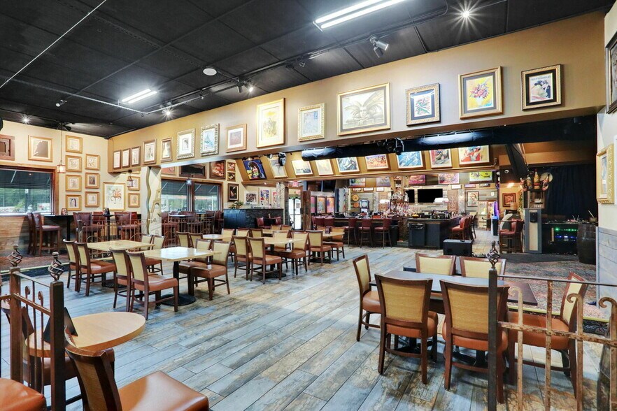 More Photos Of 11475 San Jose Blvd, Jacksonville Bar For Sale