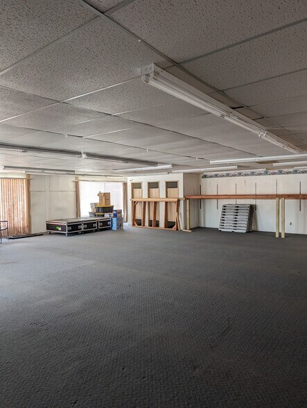 More Photos Of 114 W 4th St S, Newton General Retail For Sale