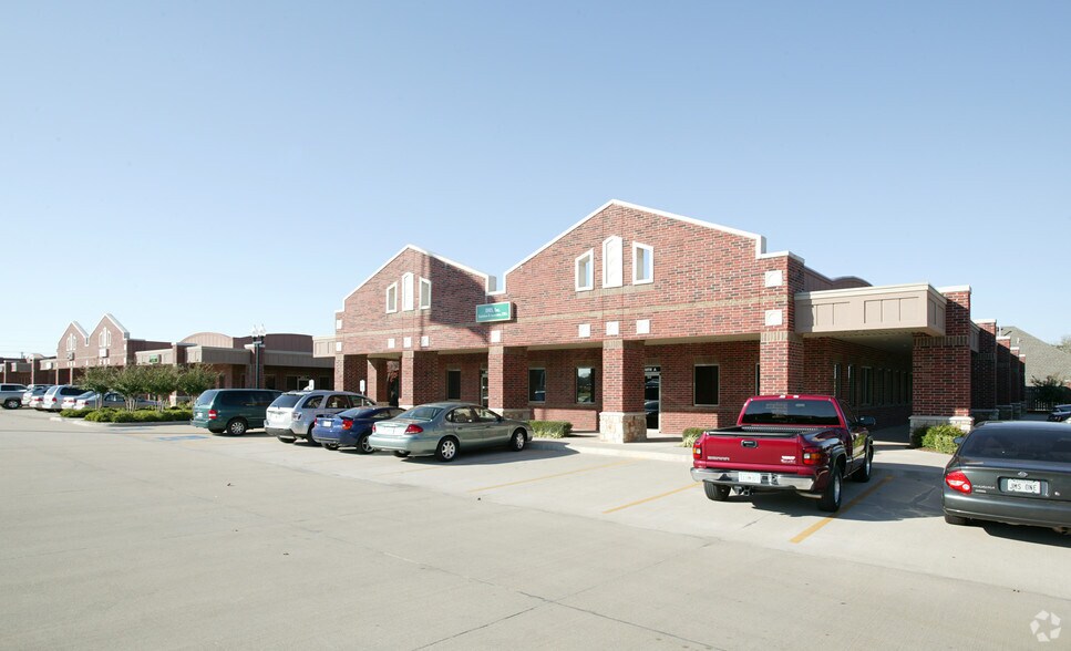 More Photos Of 1401 S Douglas Blvd, Midwest City Office For Lease