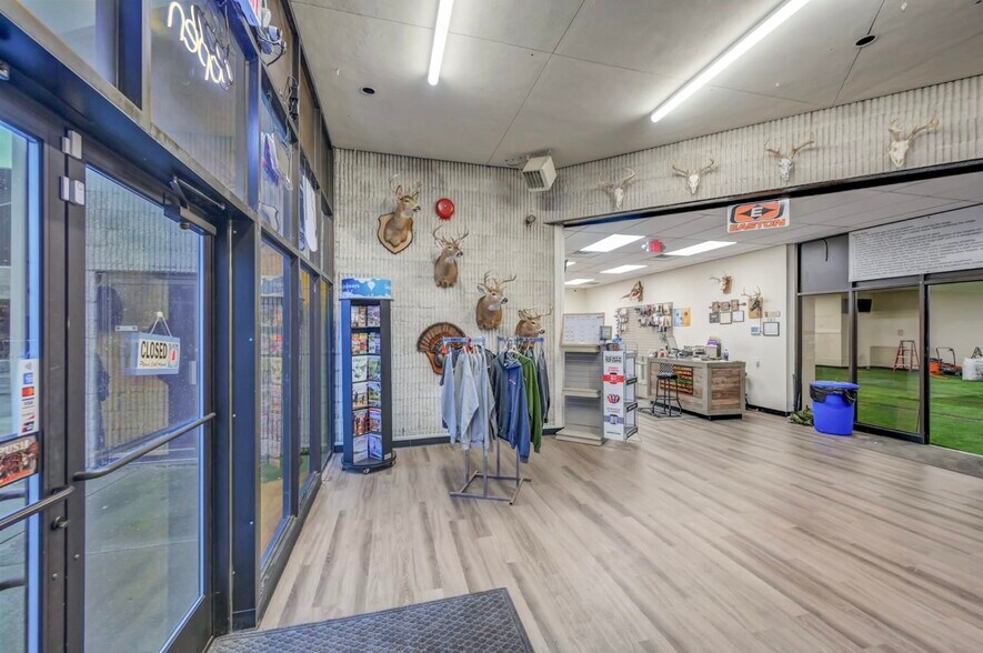 More Photos Of 116-120 Monahan Ave, Dunmore Flex For Lease