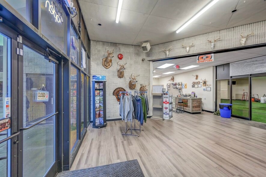 More Photos Of 116-120 Monahan Ave, Dunmore Flex For Lease