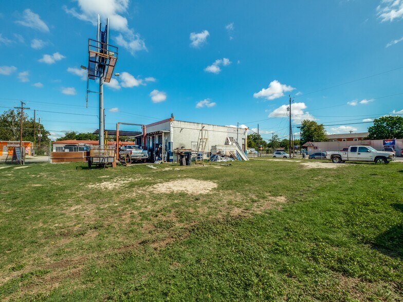 More Photos Of 1415 Cupples Rd, San Antonio Auto Repair For Sale
