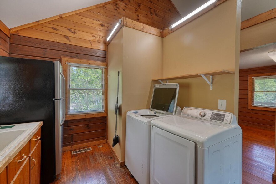 More Photos Of 23 & 60 Greenbriar Hwy, Blairsville Office For Sale