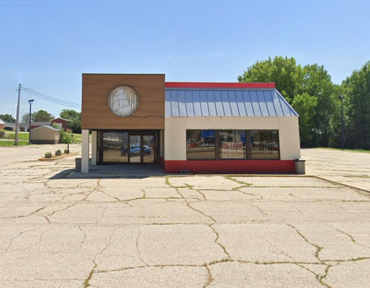 More Photos Of 2209 Circle Dr W, Spirit Lake Fast Food For Lease