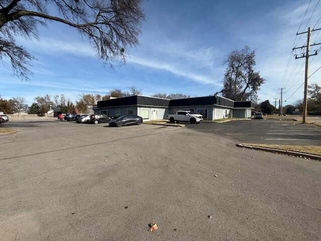 More Photos Of 5553-5555 S Peoria Ave, Tulsa Office For Sale