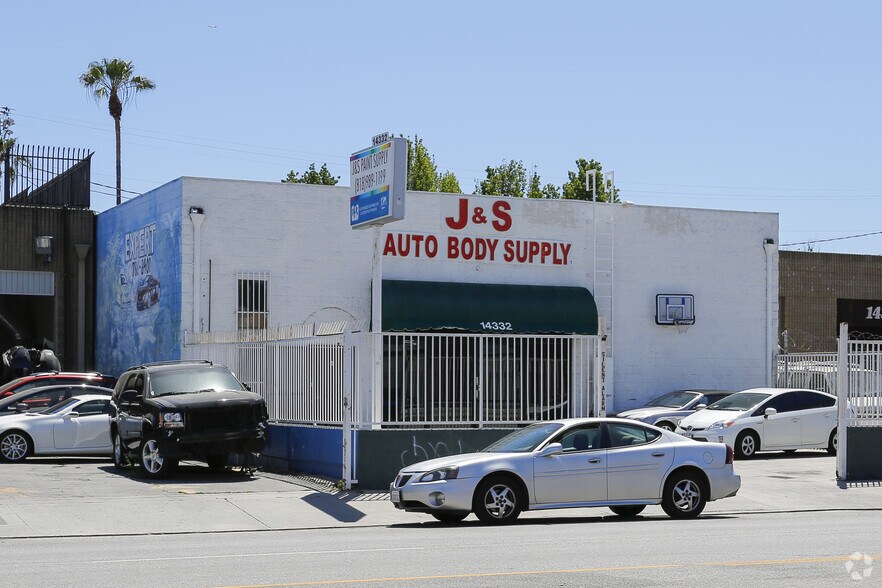More Photos Of 14332 Oxnard St, Van Nuys Warehouse For Lease
