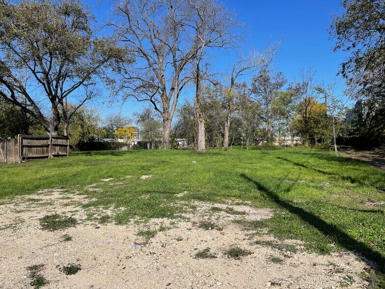More Photos Of 417 Milam, San Antonio Land For Sale