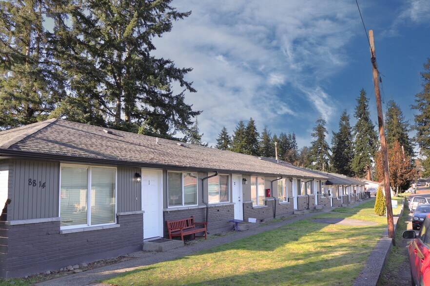 More Photos Of 8814-8815 Lochburn Ln, Lakewood Apartments For Sale