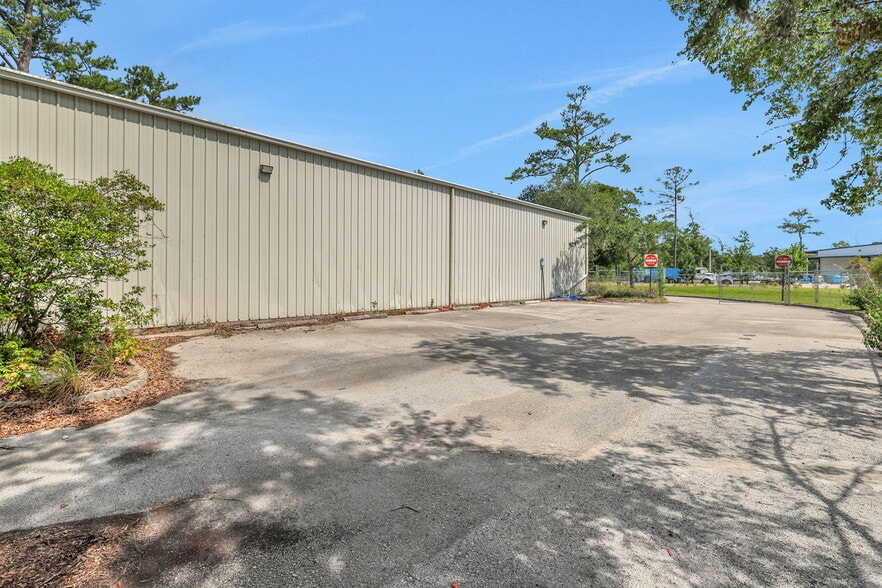 More Photos Of 201 Pickettville Rd, Jacksonville Warehouse For Lease