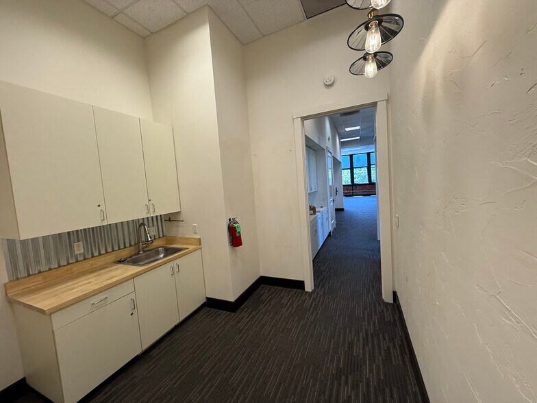 More Photos Of 11 5th St, Petaluma Loft Creative Space For Lease