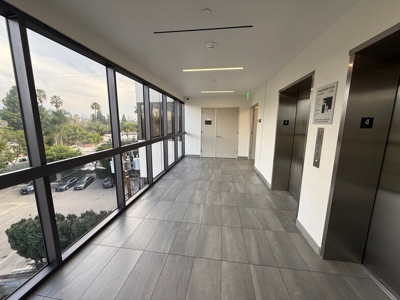 More Photos Of 8737 Beverly Blvd, West Hollywood Medical For Sale