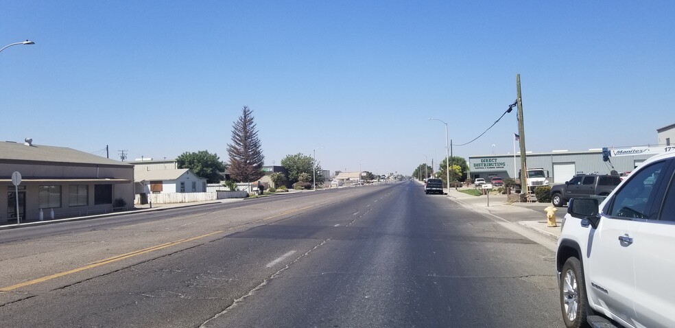 More Photos Of 2435 S K St, Tulare Bar For Sale