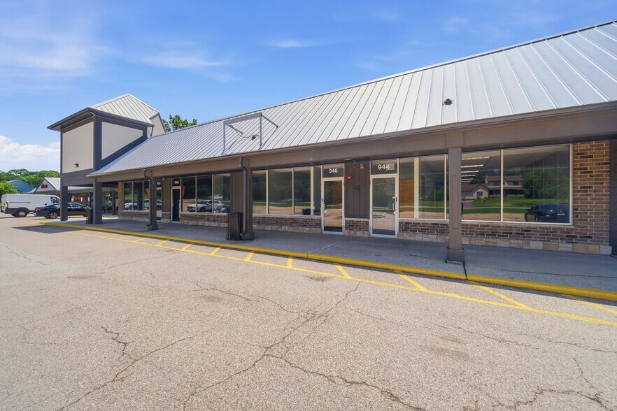 More Photos Of 944 E Roosevelt Rd, West Chicago Storefront For Lease