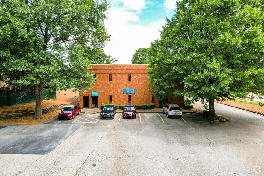 More Photos Of 5353 Fairington Rd, Lithonia Medical For Sale