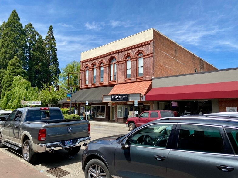 More Photos Of 203-207 E Main St, Hillsboro Storefront Retail Office For Sale