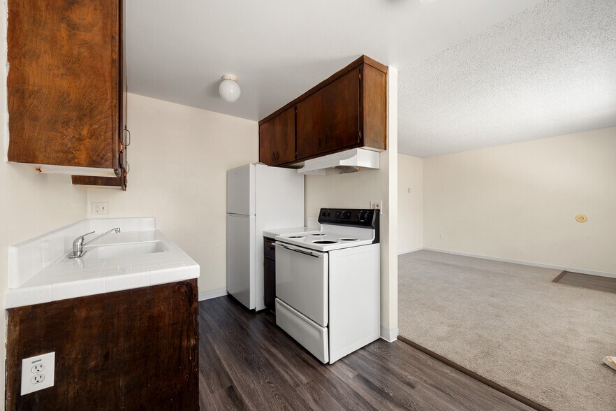More Photos Of 2323 W St, Sacramento Apartments For Sale