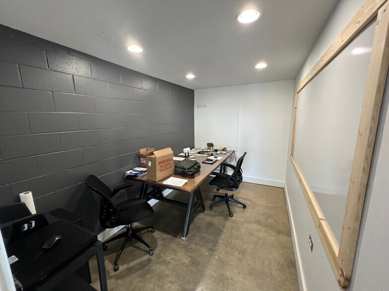 More Photos Of 2811 E 49th St, Chattanooga Showroom For Lease