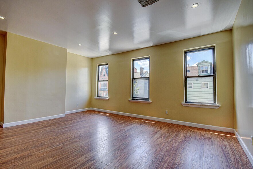 More Photos Of 4919 Penn Ave, Pittsburgh Storefront Retail Residential For Sale