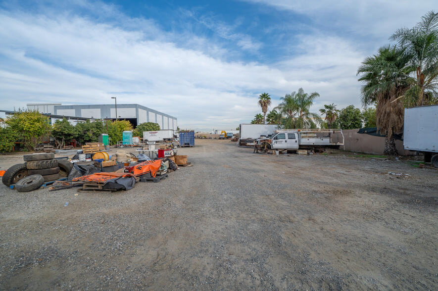 More Photos Of 2023 S Bon View Ave, Ontario Contractor Storage Yard For Sale
