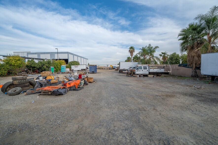 More Photos Of 2023 S Bon View Ave, Ontario Contractor Storage Yard For Sale