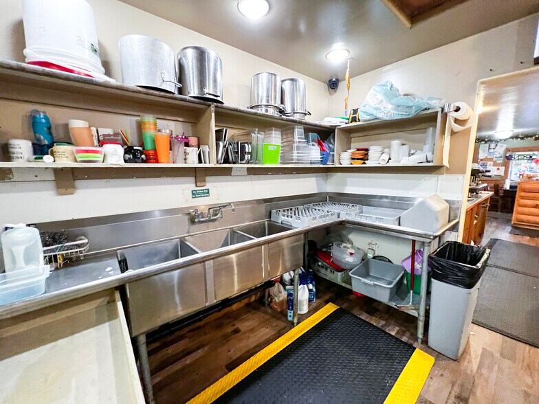 More Photos Of 150 S Railroad St, Midvale Restaurant For Sale