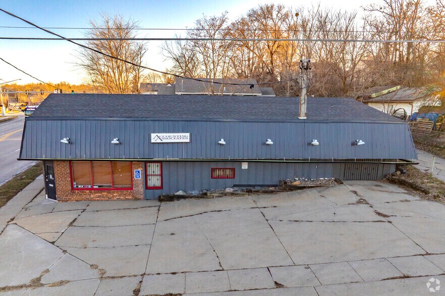 Primary Photo Of 1964 Indianola Ave, Des Moines Office For Sale