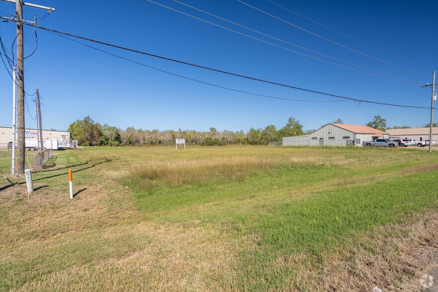 More Photos Of 105 W 365 Hwy, Port Arthur Warehouse For Lease