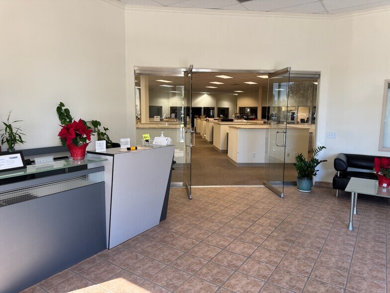 More Photos Of 301 N Rice Ave, Oxnard Manufacturing For Lease