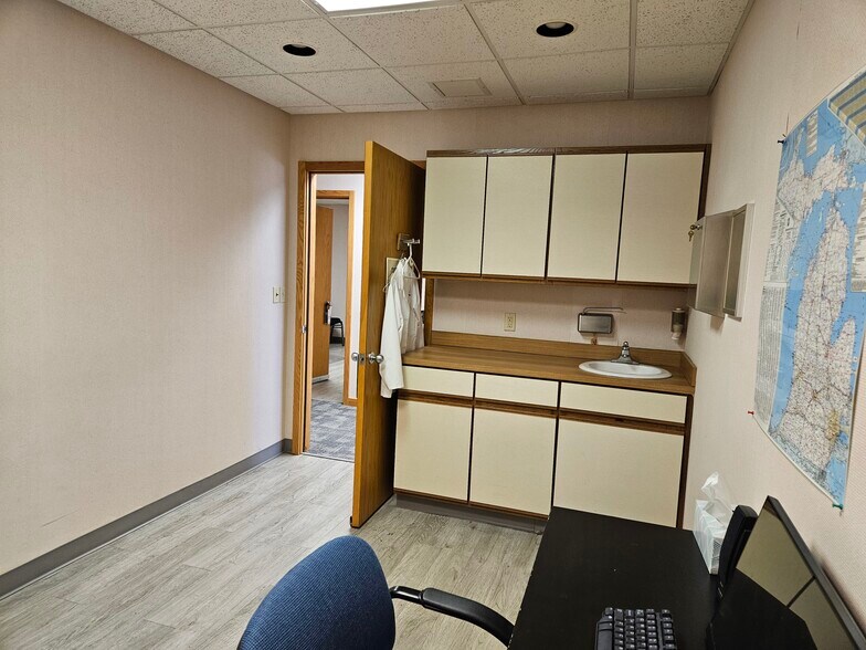 More Photos Of 4705 Towne Centre, Saginaw Medical For Sale