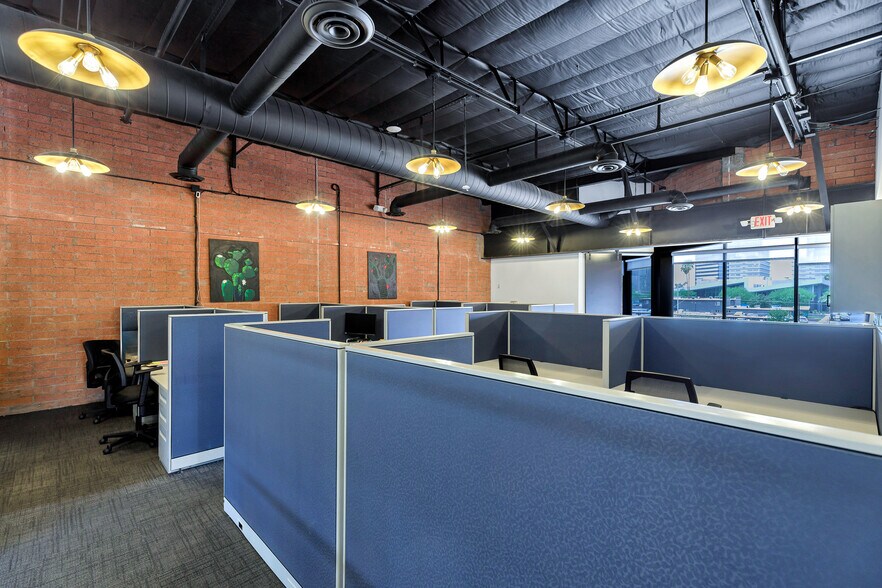 More Photos Of 2727 N 3rd St, Phoenix Office For Sale