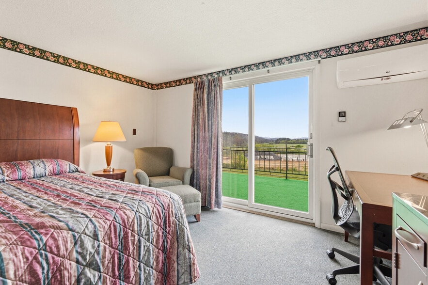 More Photos Of 6920 Motor Inn Dr, Huntingdon Hotel For Sale