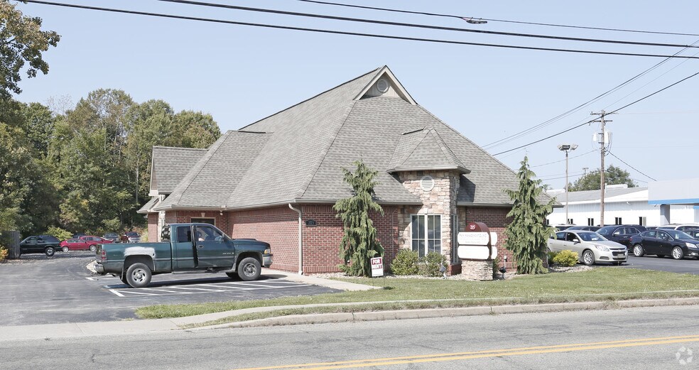 Primary Photo Of 215 Grove City Rd, Slippery Rock Medical For Sale