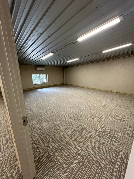 More Photos Of 9 Spanish Pass Rd, Boerne Showroom For Lease