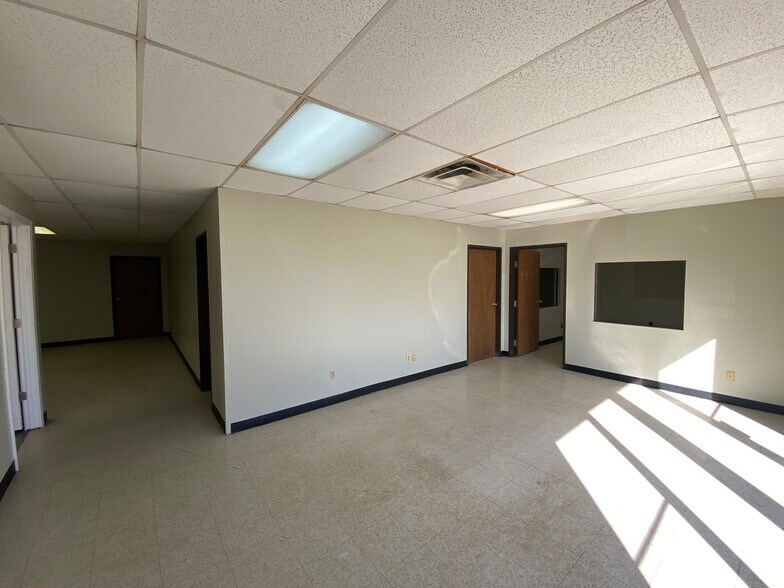 More Photos Of 2816 N Sheridan Rd, Tulsa Warehouse For Lease