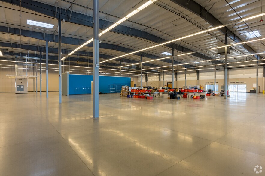 More Photos Of 400 SE Fairmount Dr, Pullman Department Store For Sale