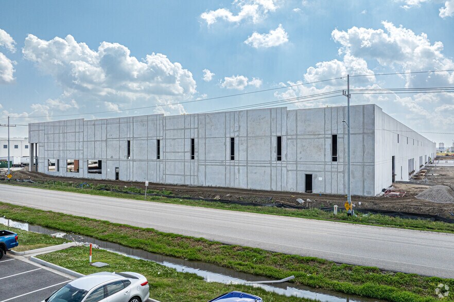 More Photos Of Rivermark 185, Geismar Unknown For Lease