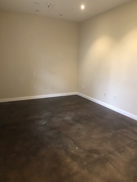 More Photos Of 220 Windsor River Rd, Windsor Apartments For Sale