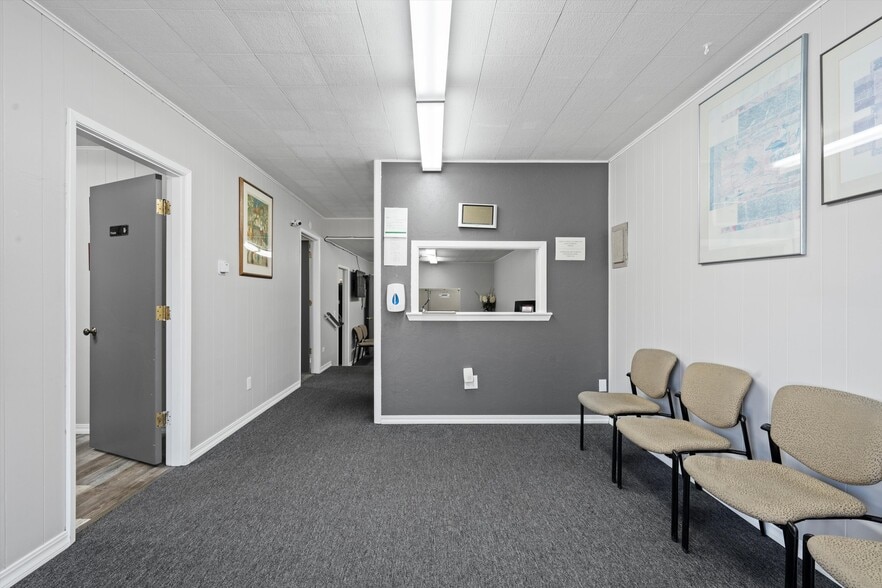 More Photos Of 11 S Cascade St, Kennewick Office For Sale