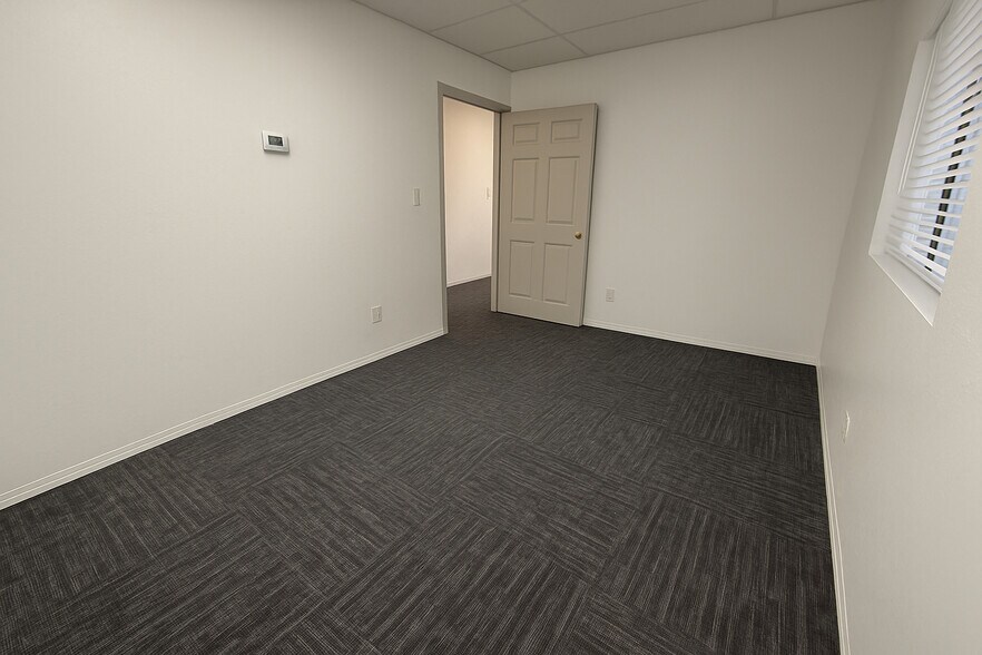 More Photos Of 1941 Losee Rd, North Las Vegas Warehouse For Lease