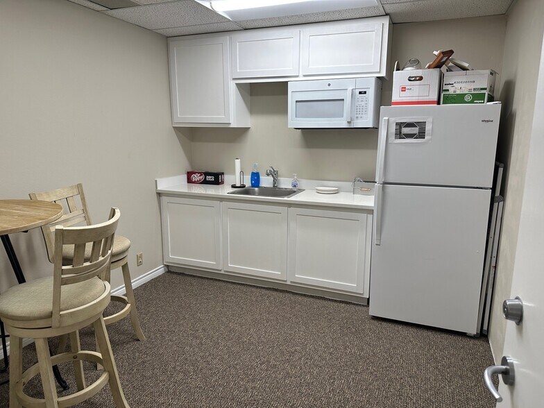 More Photos Of 8330-8350 Meadow Rd, Dallas Office For Sale