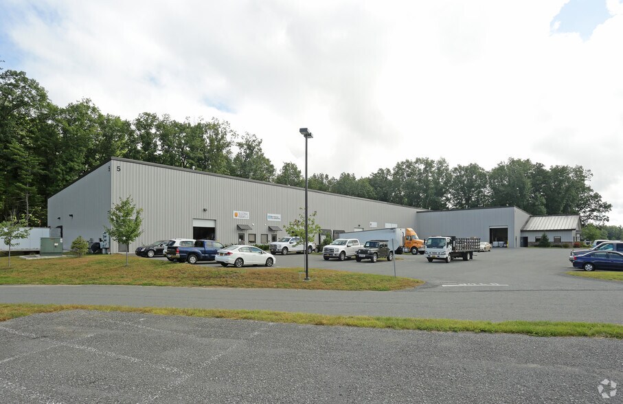 More Photos Of 5 Fairchild Sq, Clifton Park Warehouse For Lease