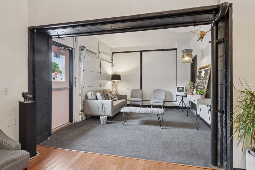 More Photos Of 5357 42nd Ave S, Minneapolis Freestanding For Sale