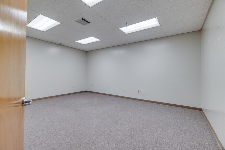 More Photos Of 401 Thomas Rd, West Monroe Medical For Lease